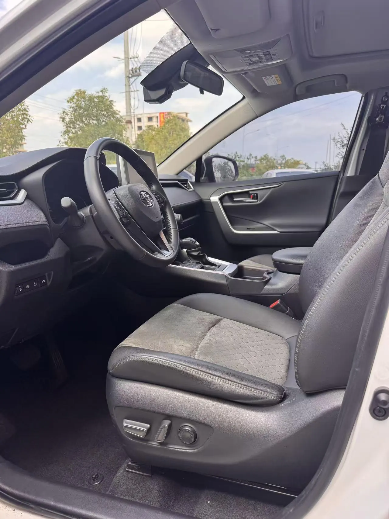 Toyota 2022 RAV4 Rongfeng 2.0 Stepless Four-wheel Drive Fashion Plus Edition Automatic Gear 4