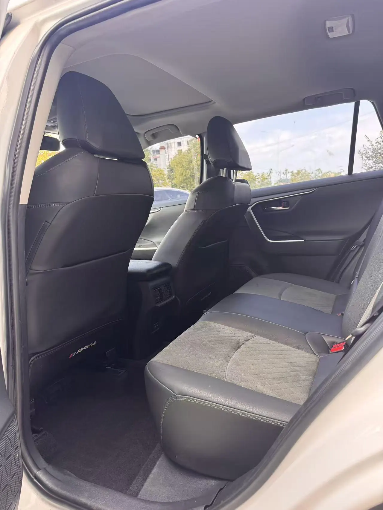 Toyota 2022 RAV4 Rongfeng 2.0 Stepless Four-wheel Drive Fashion Plus Edition Automatic Gear 5