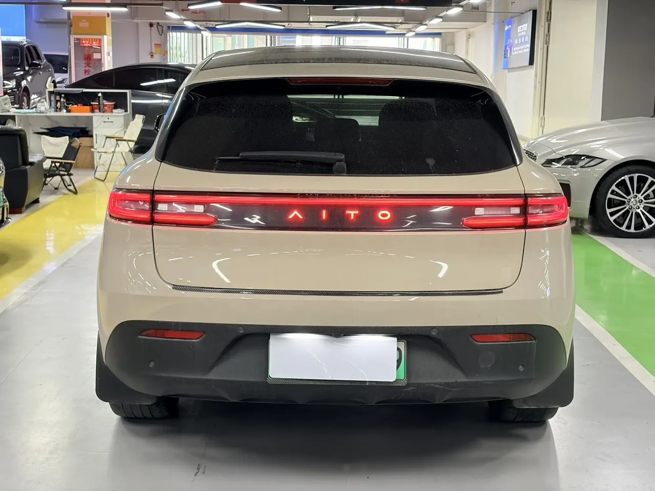 AITO 2022 AITO M5 four-wheel drive performance version automatic gear 5