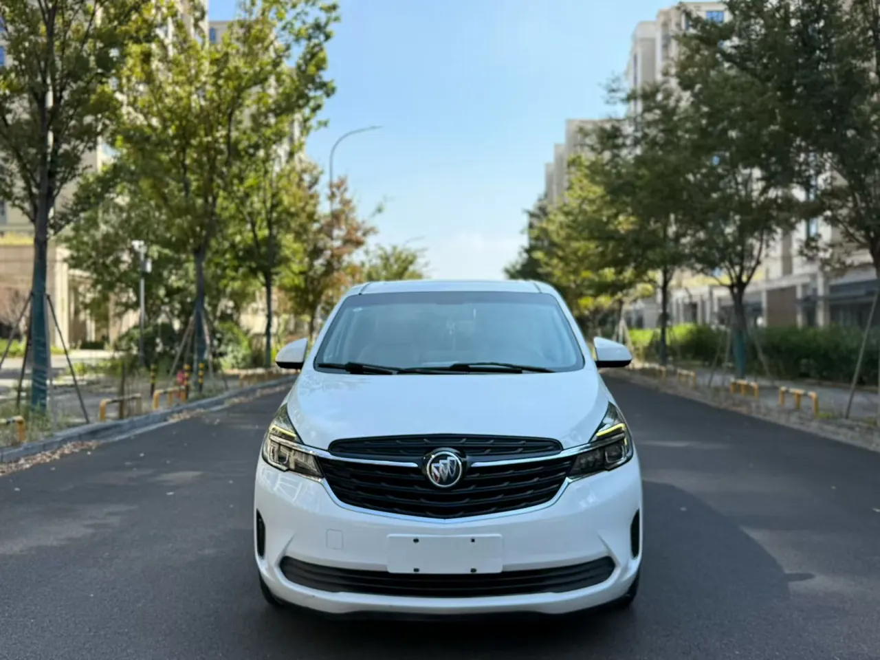 Buick 2022 GL8 Land Business Class 48V 2.0T 652T Luxury Automatic Gear 2