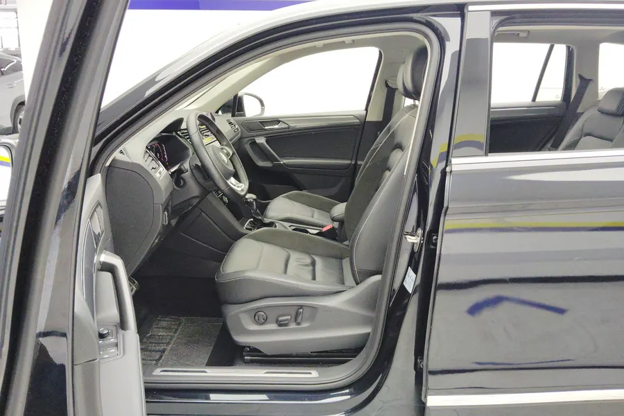 Volkswagen 2021 Tiguan L R-Line 2.0TSI 330TSI Two-Drive Overdrive Automatic Gear 3