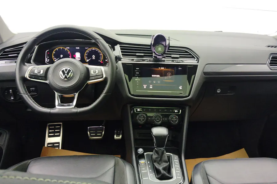 Volkswagen 2021 Tiguan L R-Line 2.0TSI 330TSI Two-Drive Overdrive Automatic Gear 4