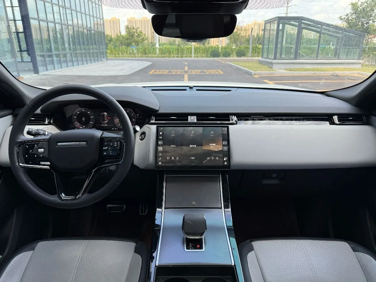 Land Rover Range Rover Star Pulse (Imported) 2024 Range Rover Star Pulse 2.0T Dynamic SE Automatic Gear 4
