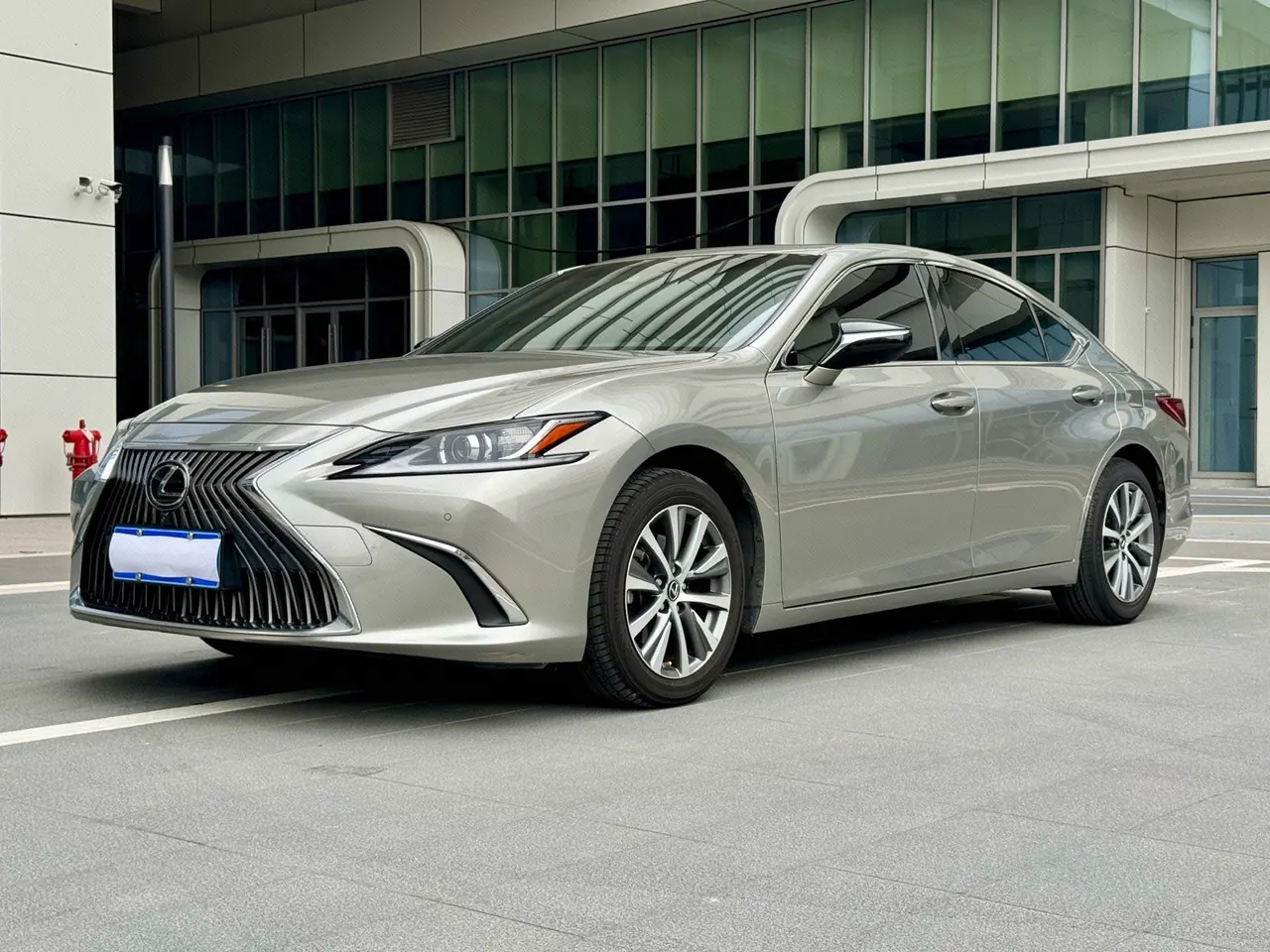 Открыть галерею: Lexus ES (Imported) 2020 ES200 2.0 Stepless Premium Edition Automatic Gear