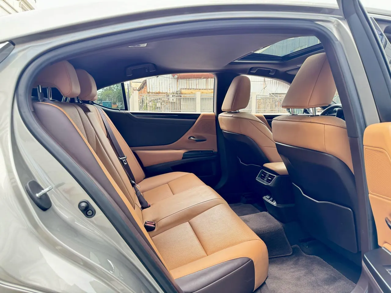 Lexus ES (Imported) 2020 ES200 2.0 Stepless Premium Edition Automatic Gear 16