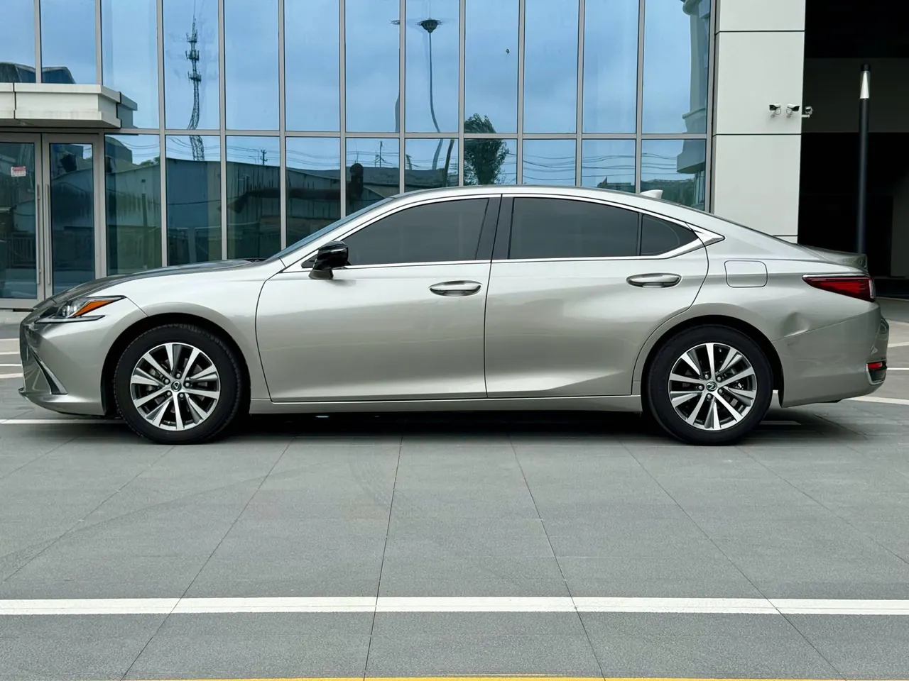 Lexus ES (Imported) 2020 ES200 2.0 Stepless Premium Edition Automatic Gear 7