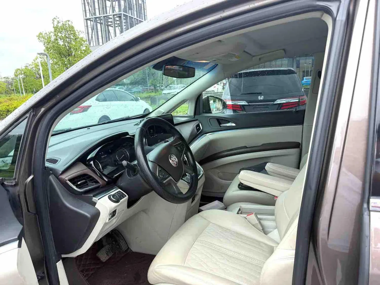 Buick 2022 GL8 Land Business Class 48V 2.0T 652T Comfortable Automatic Gear 6