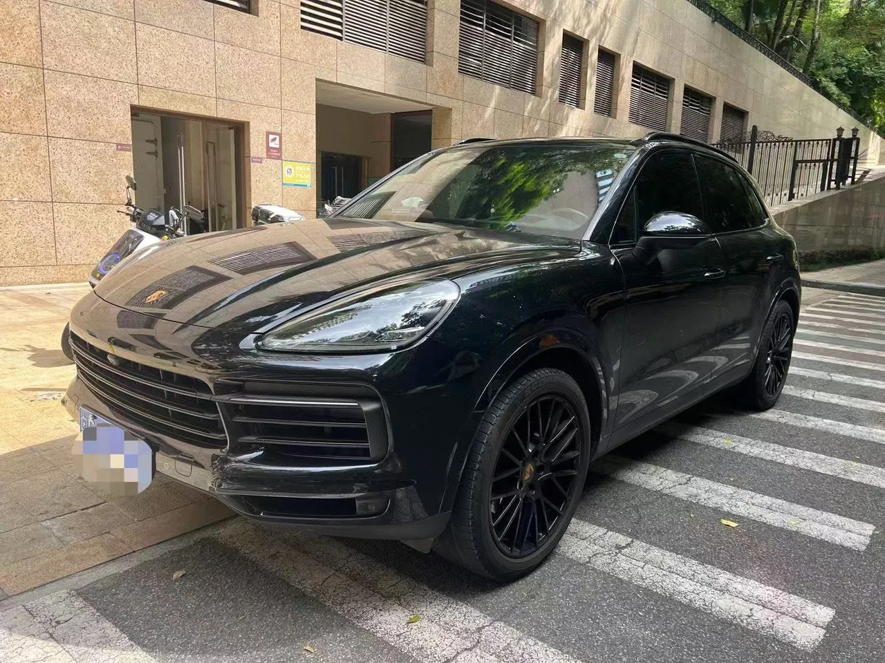 Porsche Cayenne (Imported) 2022 Cayenne 3.0T Platinum Edition Automatic Gear - View 1