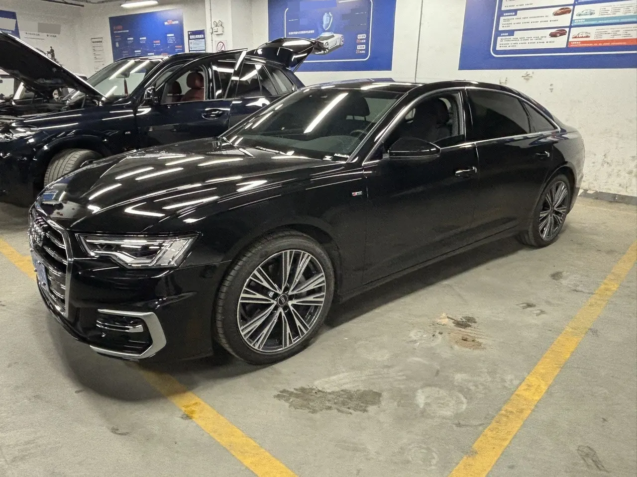 Открыть галерею: Audi 2024 A6L 2.0TFSI 45TFSI Quattro Selected Dynamic Automatic