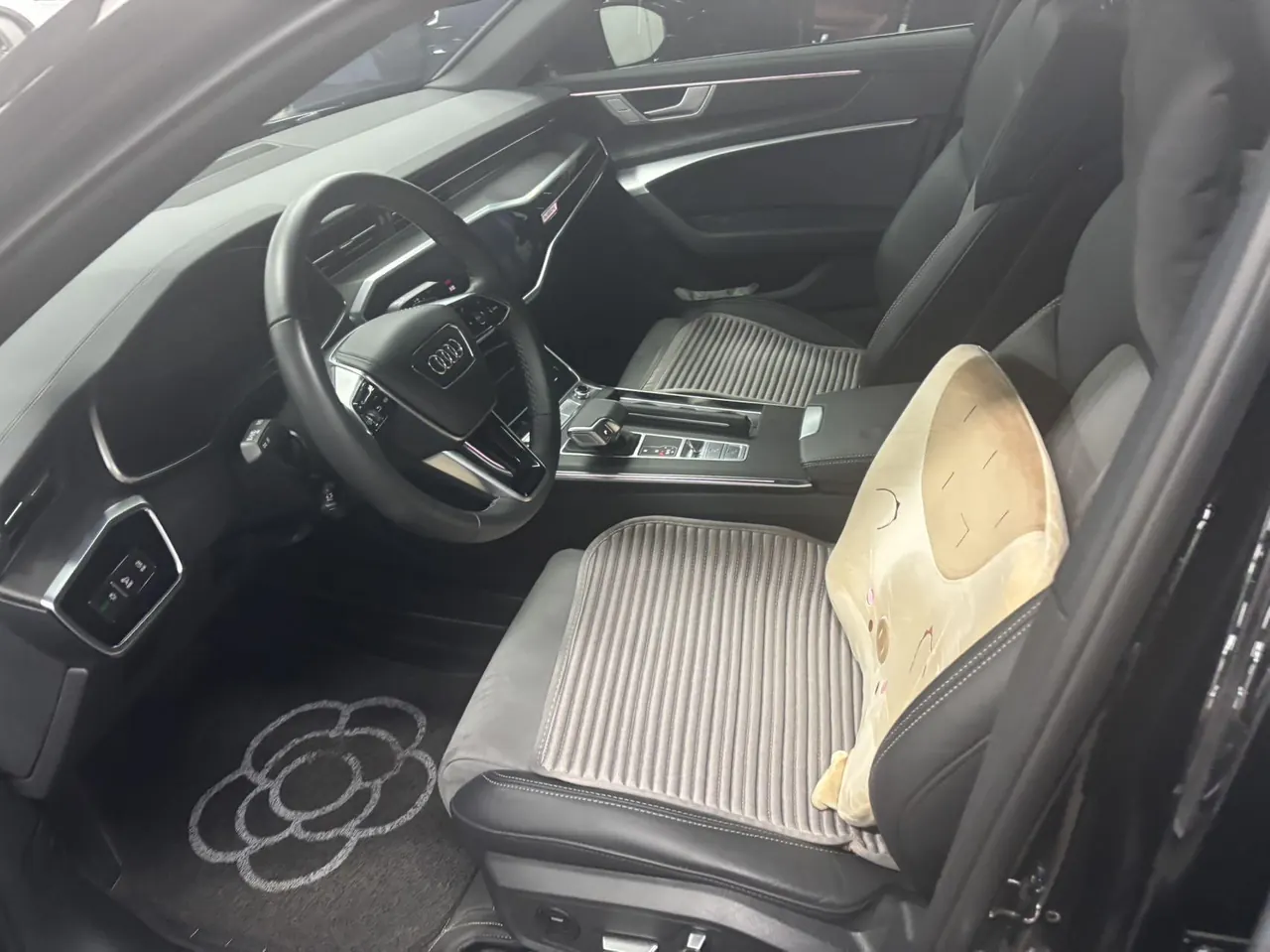 Audi 2024 A6L 2.0TFSI 45TFSI Quattro Selected Dynamic Automatic 2