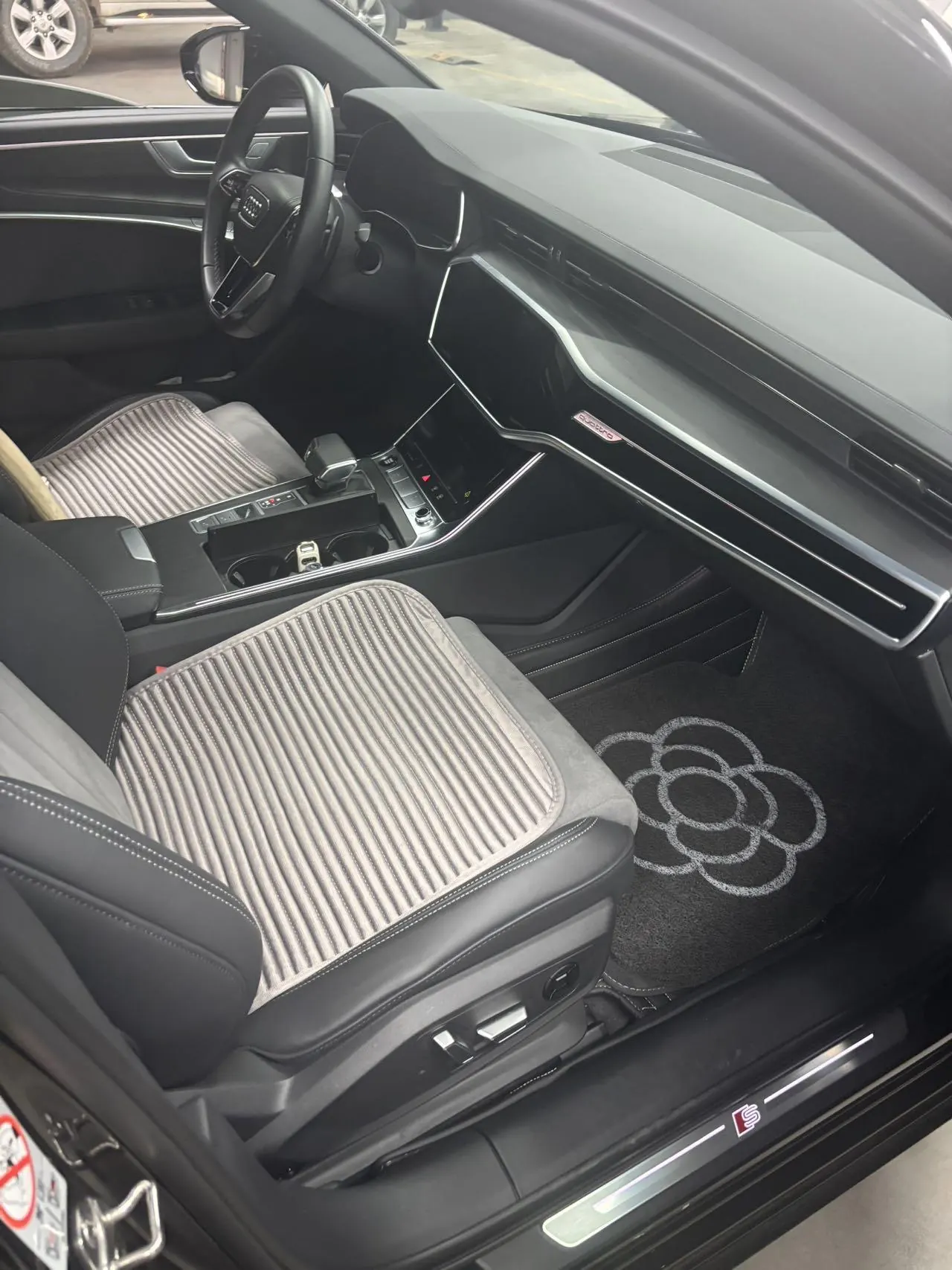 Audi 2024 A6L 2.0TFSI 45TFSI Quattro Selected Dynamic Automatic 3