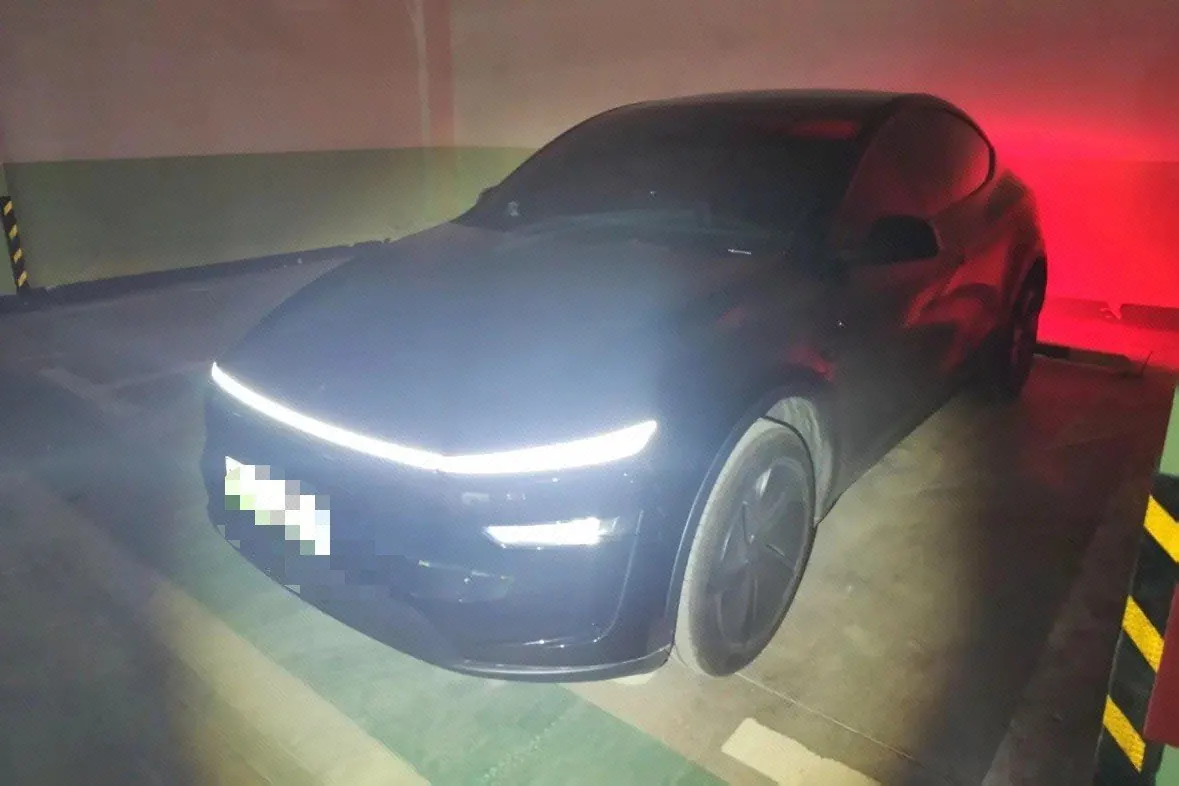 Open image lightbox: Tesla 2026 Model Y Rear-Wheel-Drive Automatic