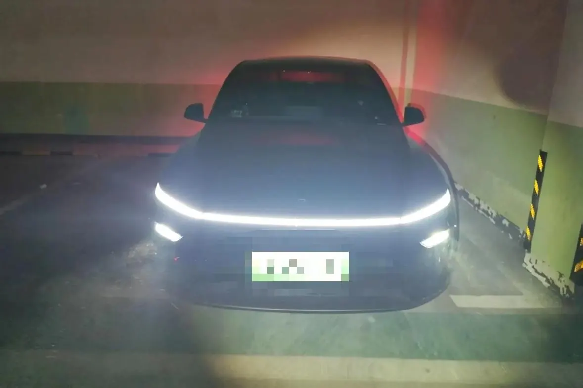 Tesla 2026 Model Y Rear-Wheel-Drive Automatic 2