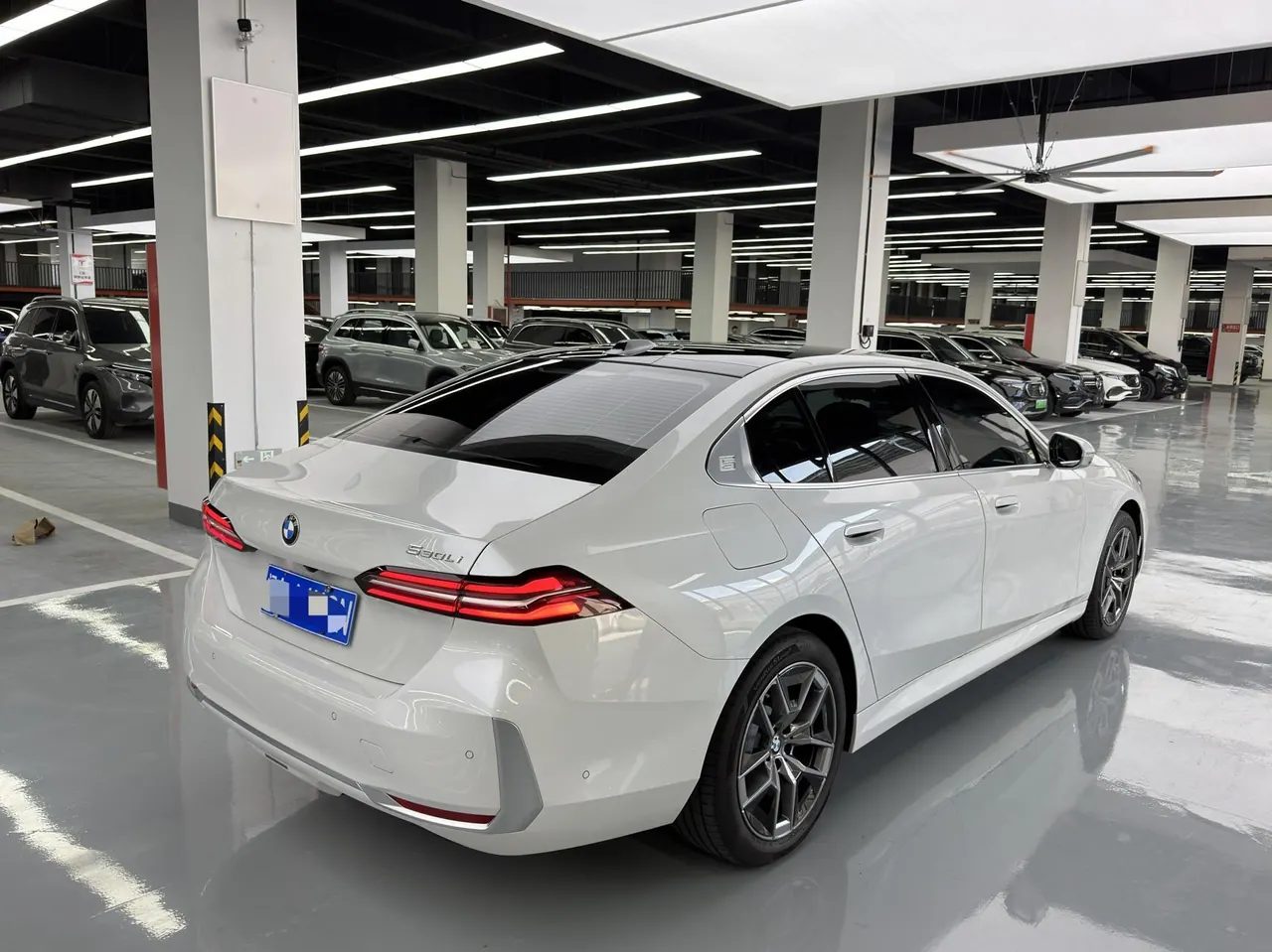 BMW 5 Series 2024 model 530Li 48V 2.0T Leading Edition M Sport Package Automatic 7