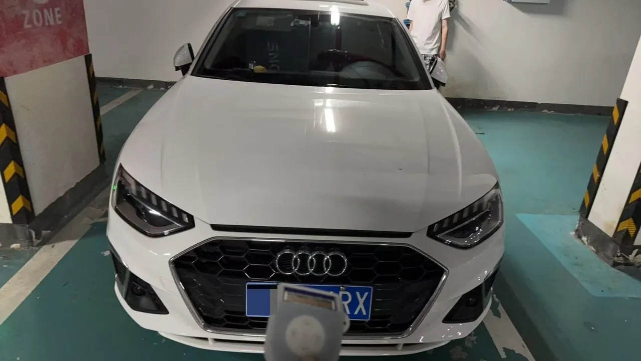 Audi 2020 A4L 2.0TFSI 40TFSI Fashion Dynamic Automatic 2
