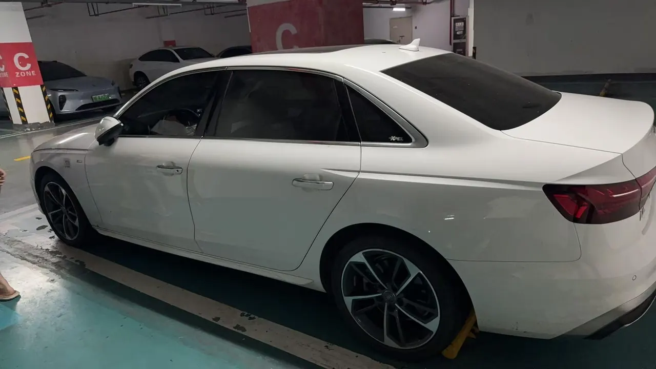 Audi 2020 A4L 2.0TFSI 40TFSI Fashion Dynamic Automatic 3