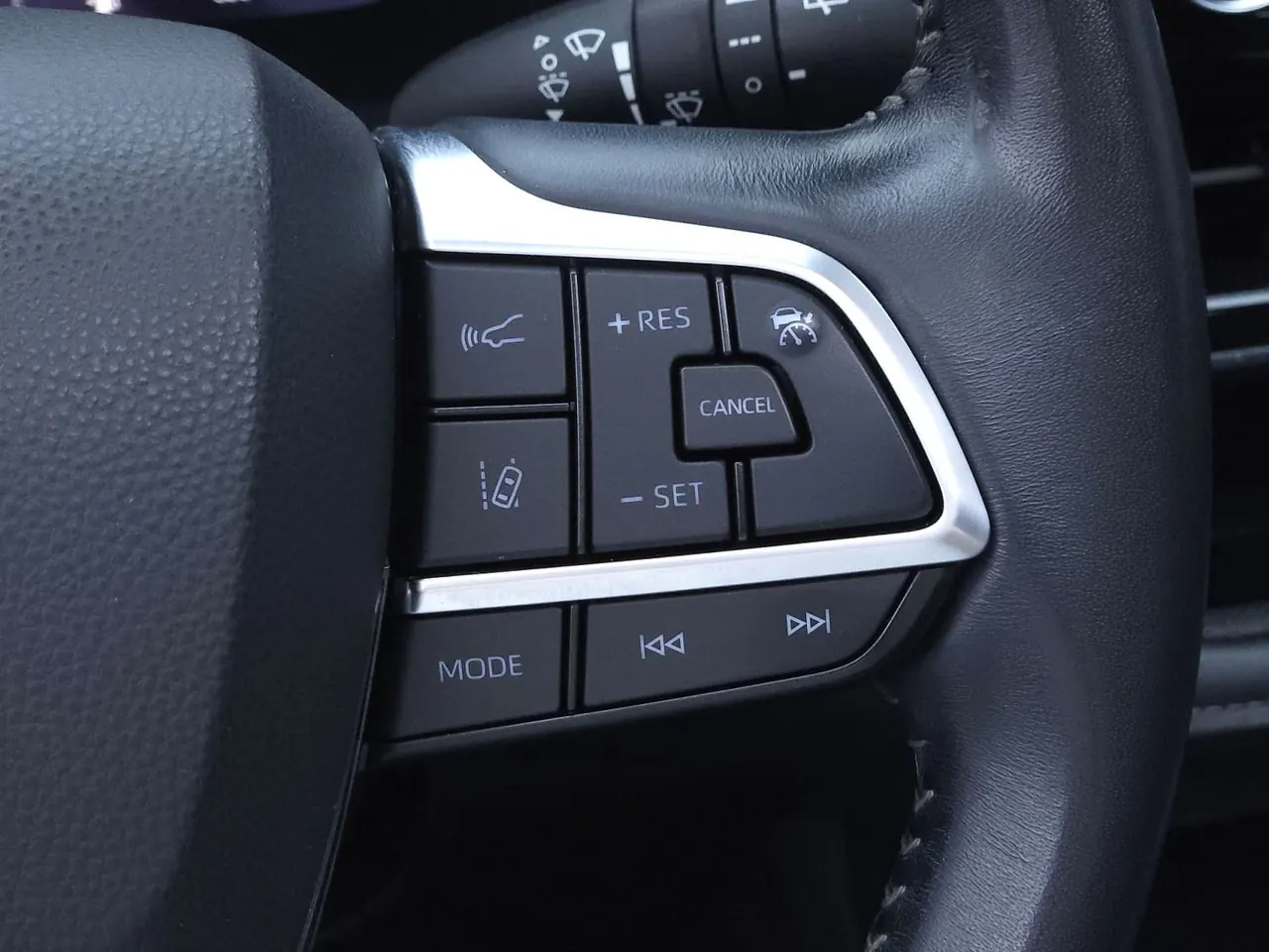 Toyota 2021 Crown Land Release 2.5 Stepless Four-wheel Drive Premium Edition Automatic Gear 14