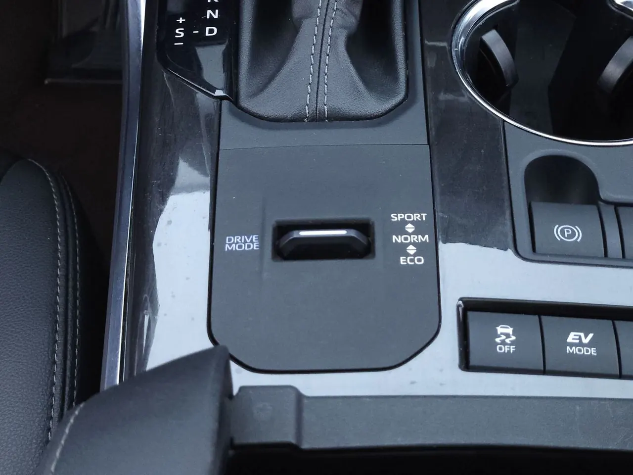 Toyota 2021 Crown Land Release 2.5 Stepless Four-wheel Drive Premium Edition Automatic Gear 17