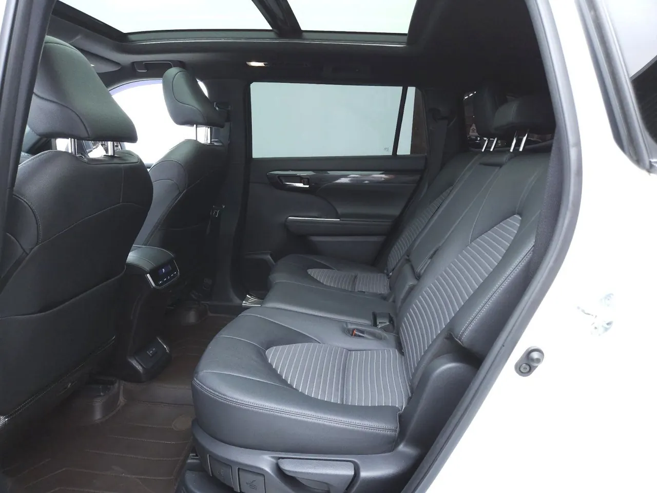 Toyota 2021 Crown Land Release 2.5 Stepless Four-wheel Drive Premium Edition Automatic Gear 6