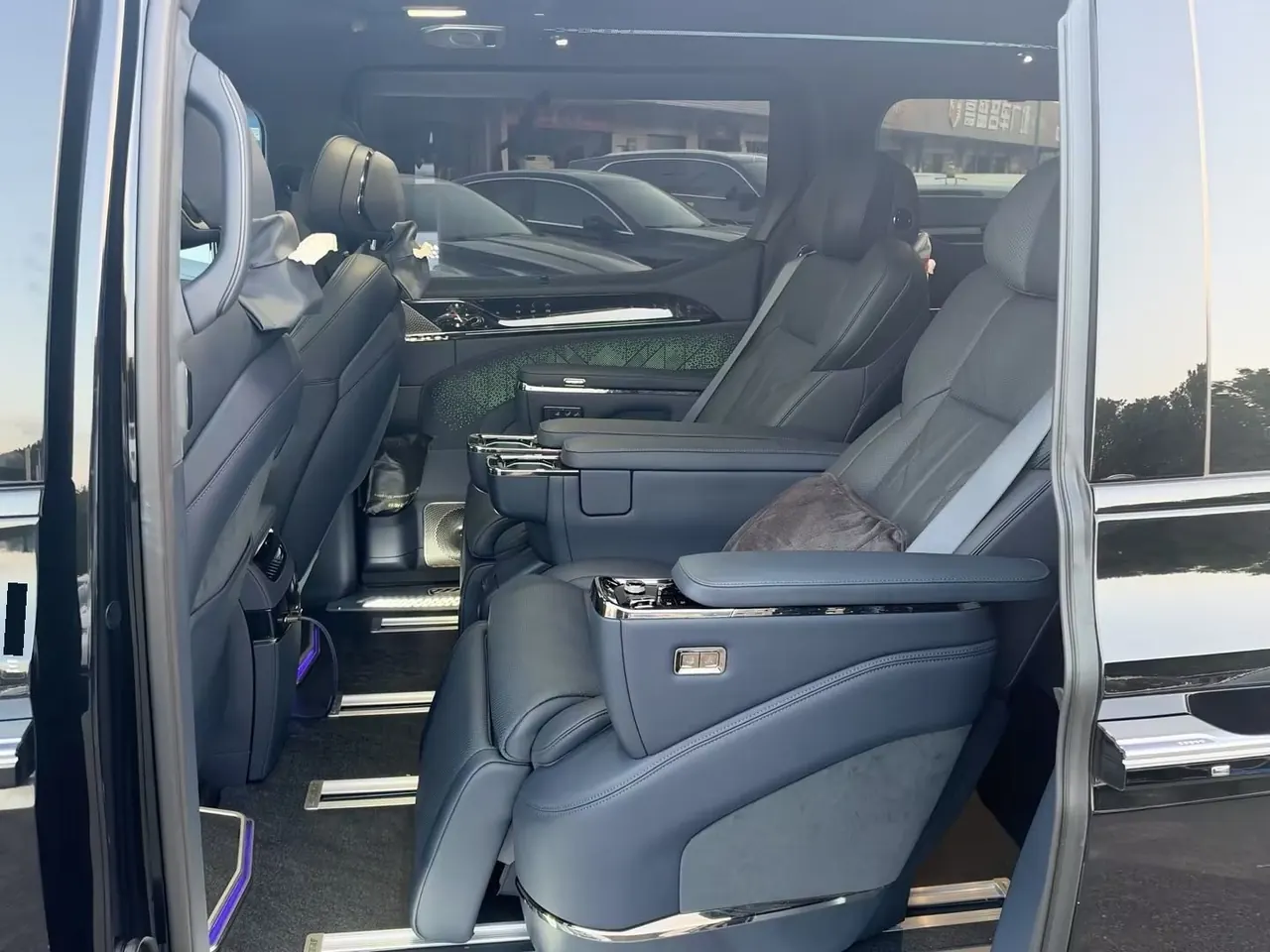 Zeekr 2026 Zeekr 009 Six-seat Ultra Executive Edition Automatic Gear 4