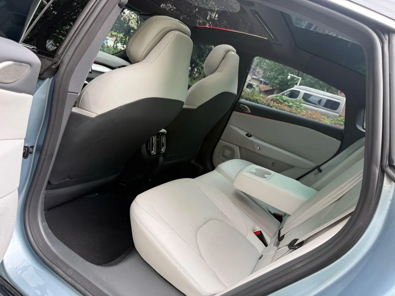 ARCFOX 2026 α S 5 650 yuan Four-wheel Drive Edition 390kW Automatic Gear 4