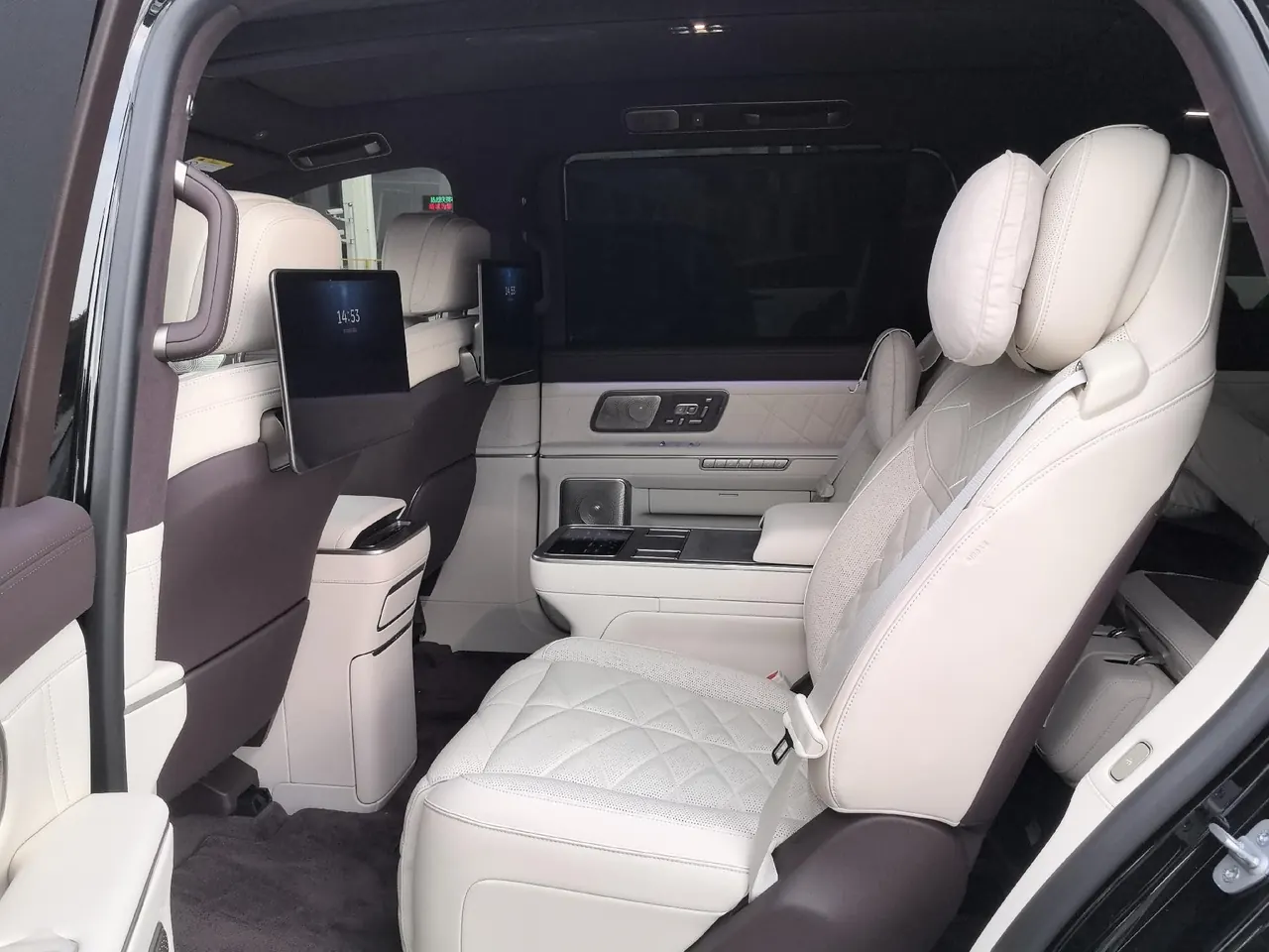 NIO 2026 ES 9 102kWh Administrative Island Signature Edition Automatic Gear 4