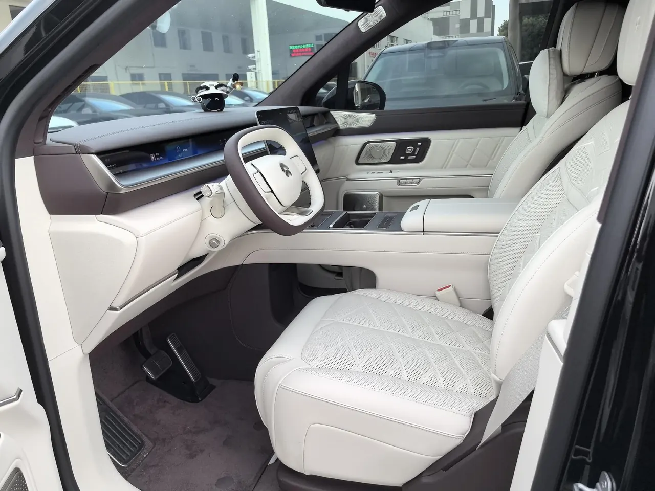 NIO 2026 ES 9 102kWh Administrative Island Signature Edition Automatic Gear 6