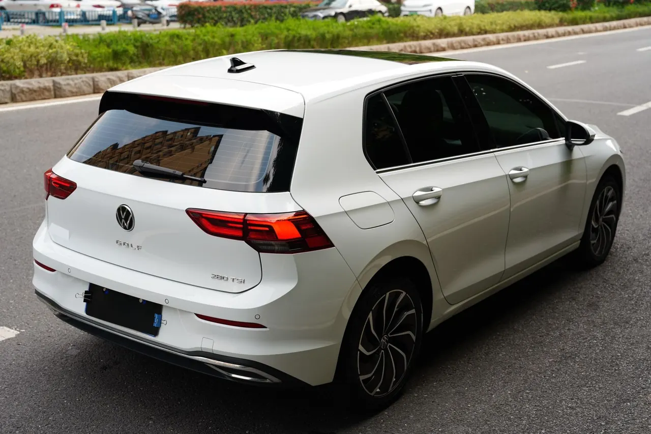 Volkswagen 2023 Golf 8 PRO 1.4TSI 280TSI Automatic 4
