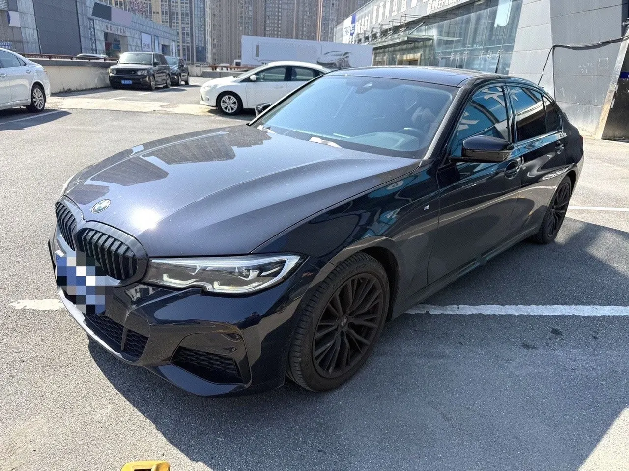 打开图片灯箱:BMW 3 Series 2022 325Li 2.0T M Sports Obsidian Night Kit (Changed) Automatic Gear