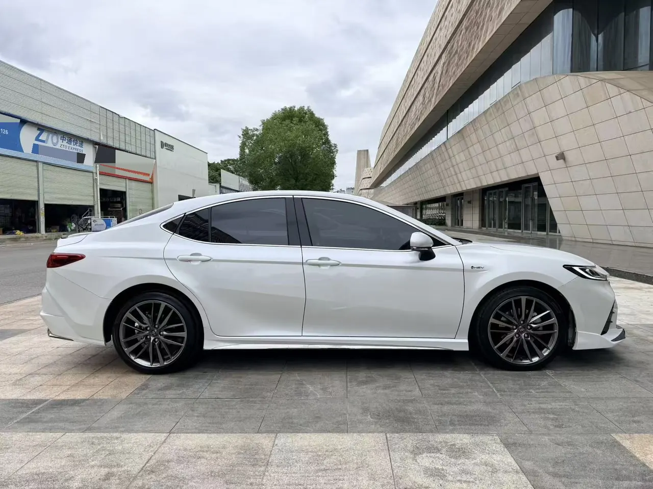 Toyota 2024 Camry Dual Engine 2.0HXS CVT Sport PLUS Edition Automatic Transmission 5