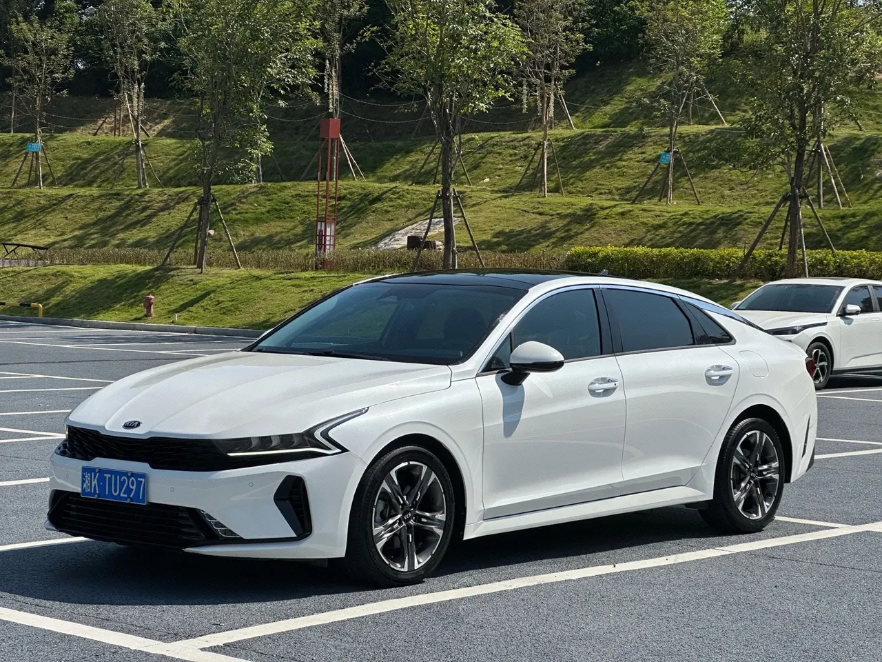 Kia 2020 K5 Keku 1.5T 270T CVVD Deluxe Edition Automatic Gear - View 1