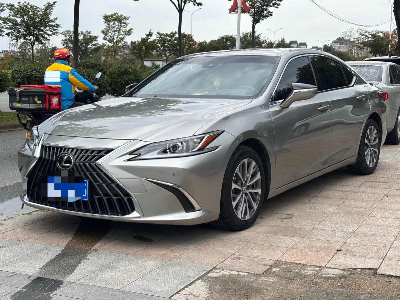 Открыть галерею: Lexus ES (Imported) 2022 ES300h 2.5 Stepless Excellence Edition Automatic Gear