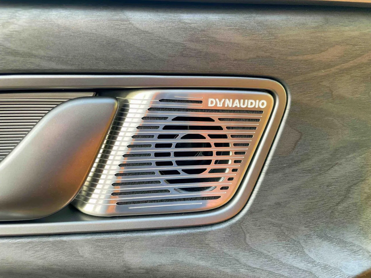 Denza 2024 Denza D9 DM-i 1.5T stepless 1050 exclusive automatic gear 16
