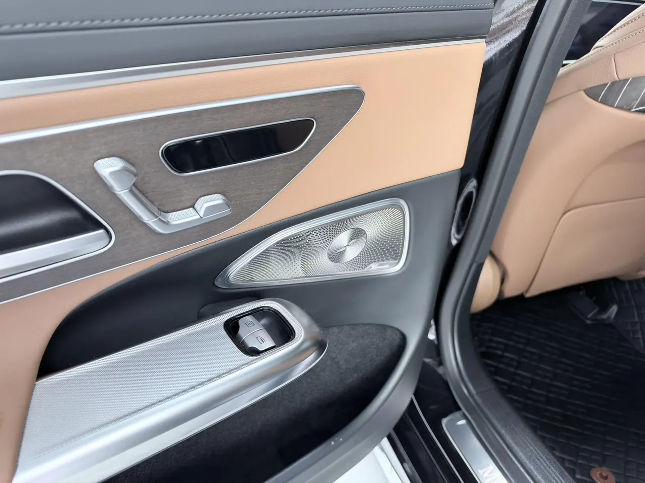 Mercedes Benz E Class 2024 E 300 L 48V 2.0T Luxury Automatic Gear 11