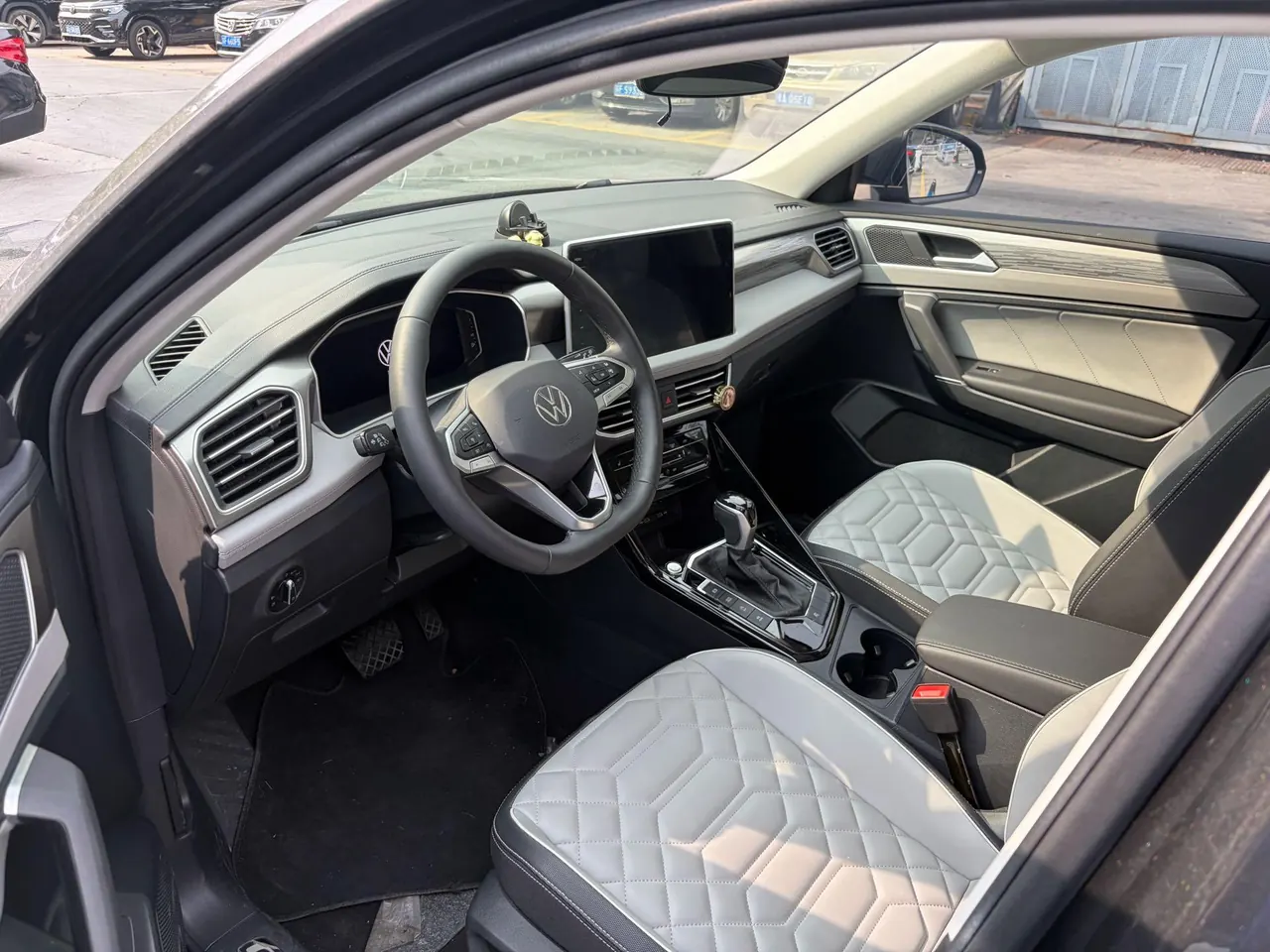 Volkswagen 2024 Tanyue 2.0TSI 330TSI Two-Drive R-Line High-Energy Edition Automatic Gear 2