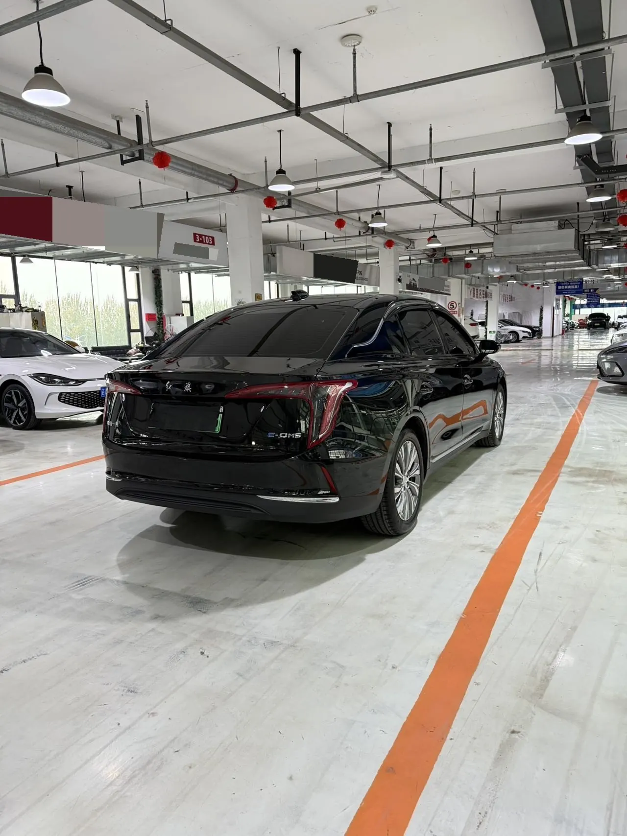HongQi 2024 E-QM 5 450km Travel Edition Automatic Gear 5
