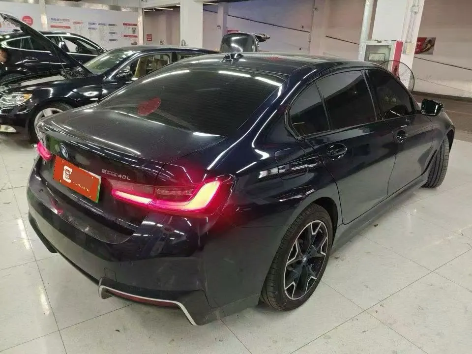 BMW 2024 i3 eDrive 40 L obsidian night suit automatic gear 3
