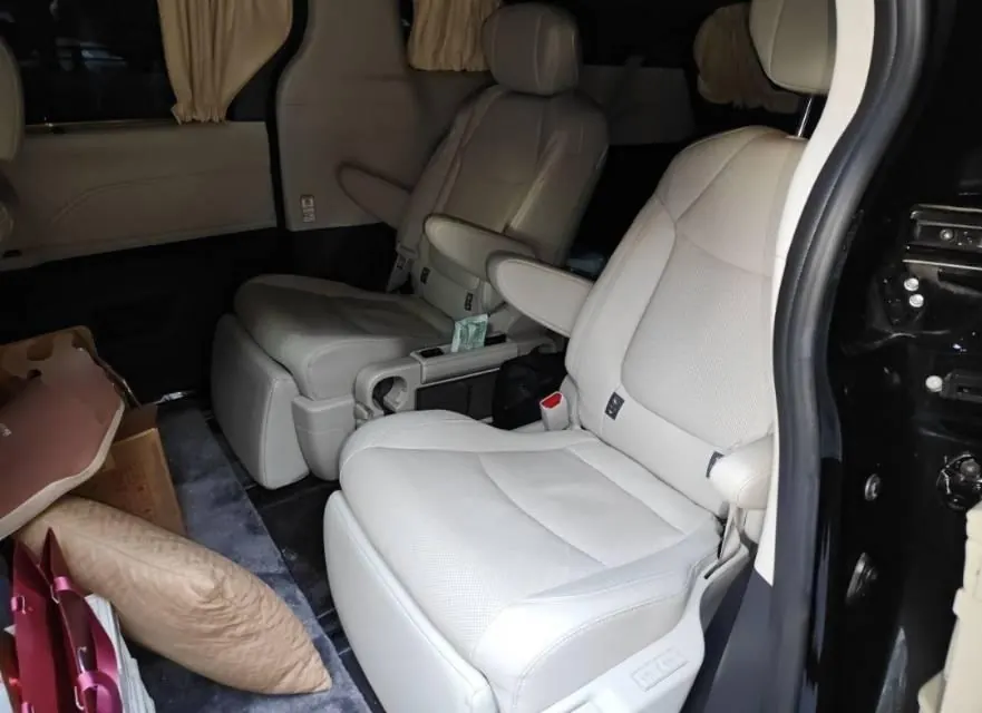 Toyota 2024 Sai 2.5 Stepless Premium Edition Automatic Gear 2