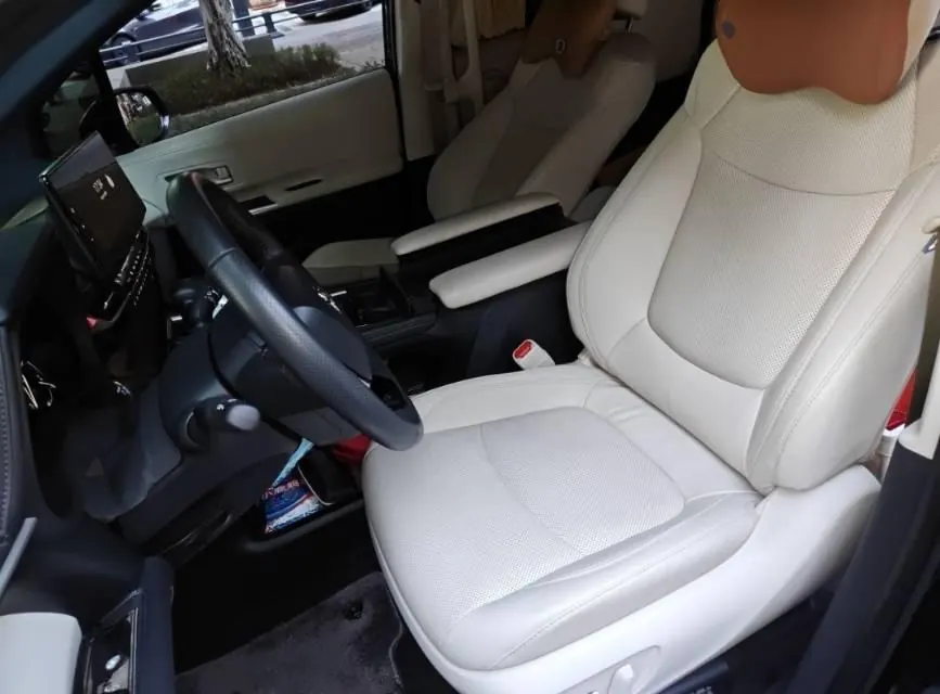Toyota 2024 Sai 2.5 Stepless Premium Edition Automatic Gear 3