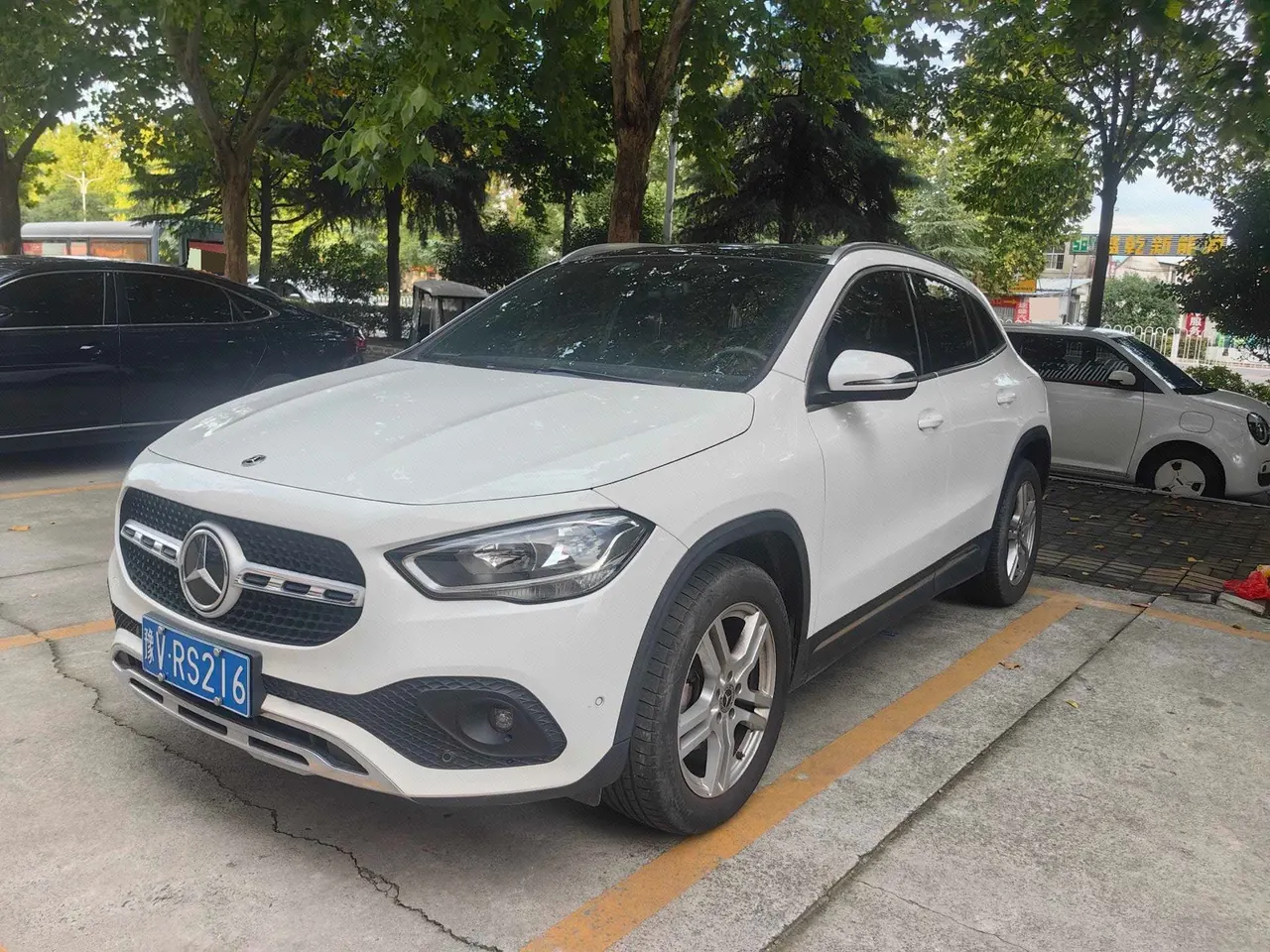 Mercedes Benz 2022 GLA 180 1.3T automatic gear - View 1