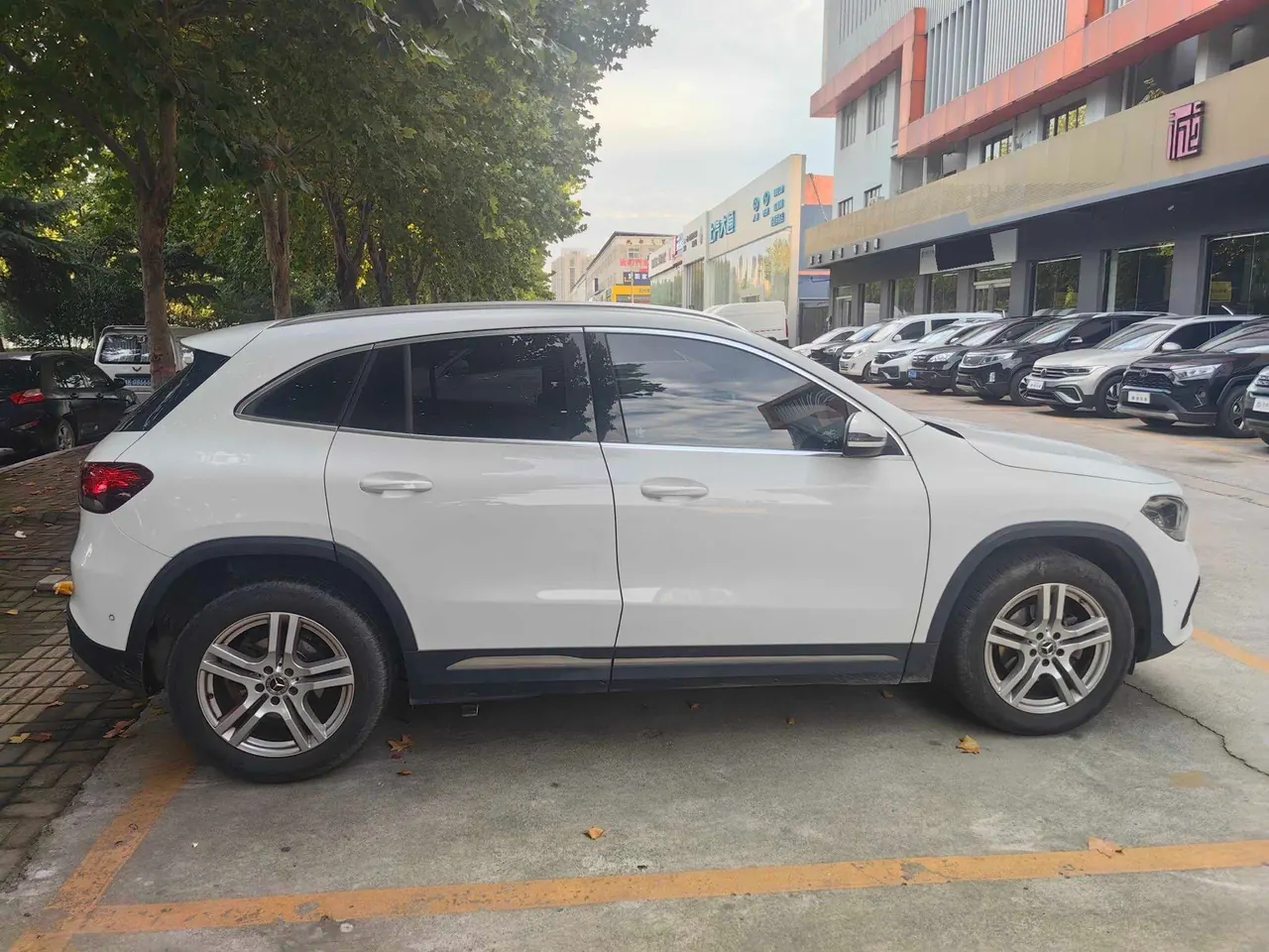 Mercedes Benz 2022 GLA 180 1.3T automatic gear 5
