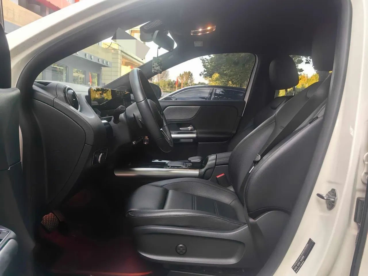 Mercedes Benz 2022 GLA 180 1.3T automatic gear 6