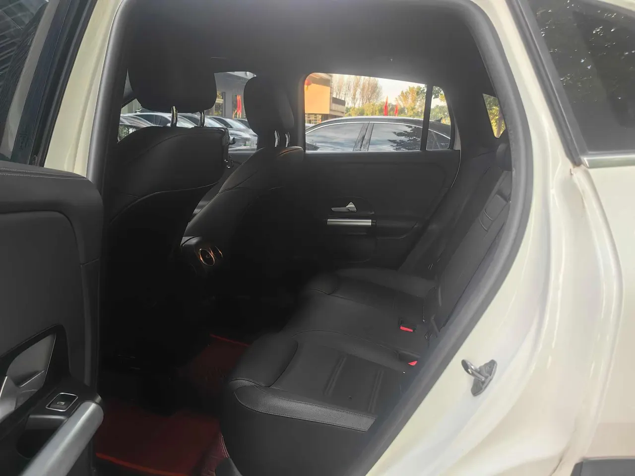 Mercedes Benz 2022 GLA 180 1.3T automatic gear 8