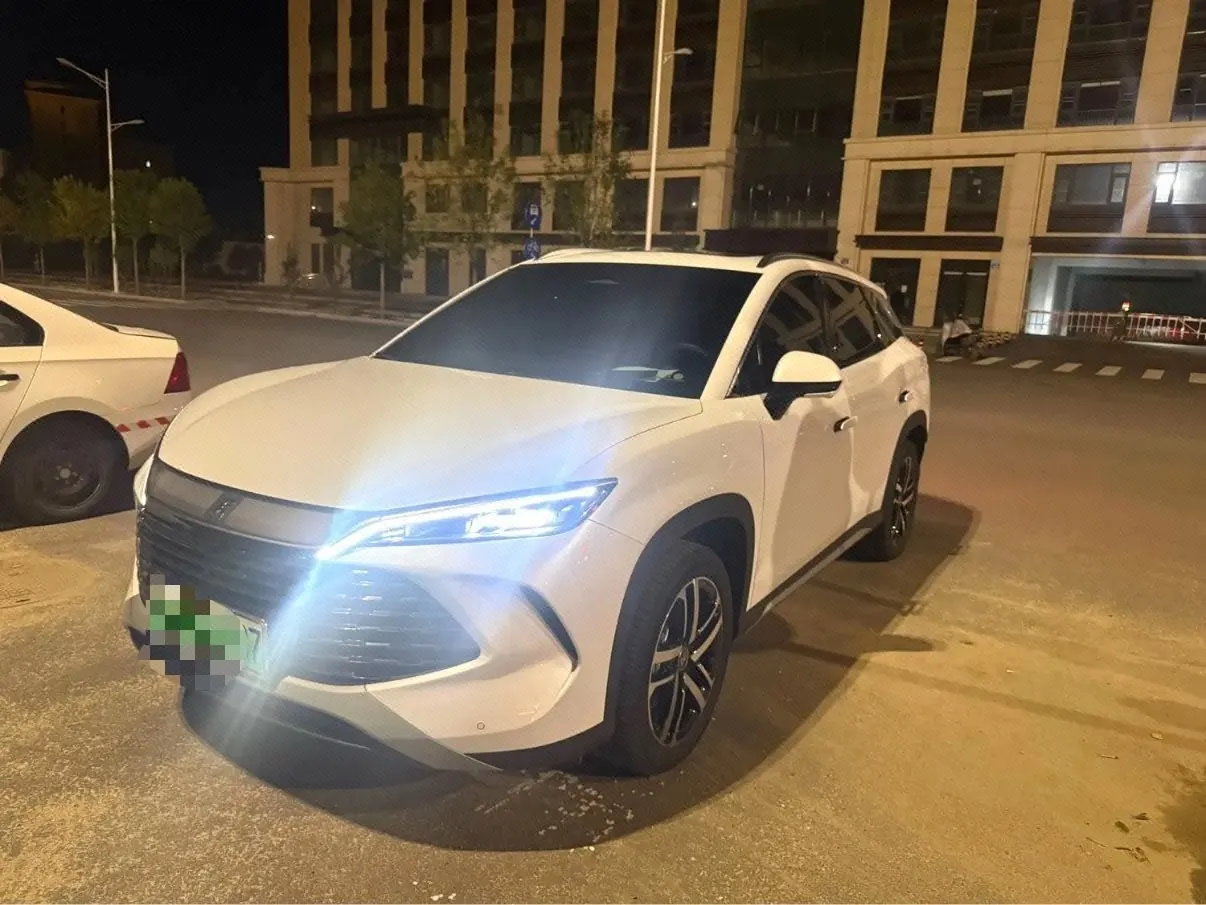 BYD 2024 Song L DM-i 1.5 Stepless 112km Exceed Automatic Transmission - View 1