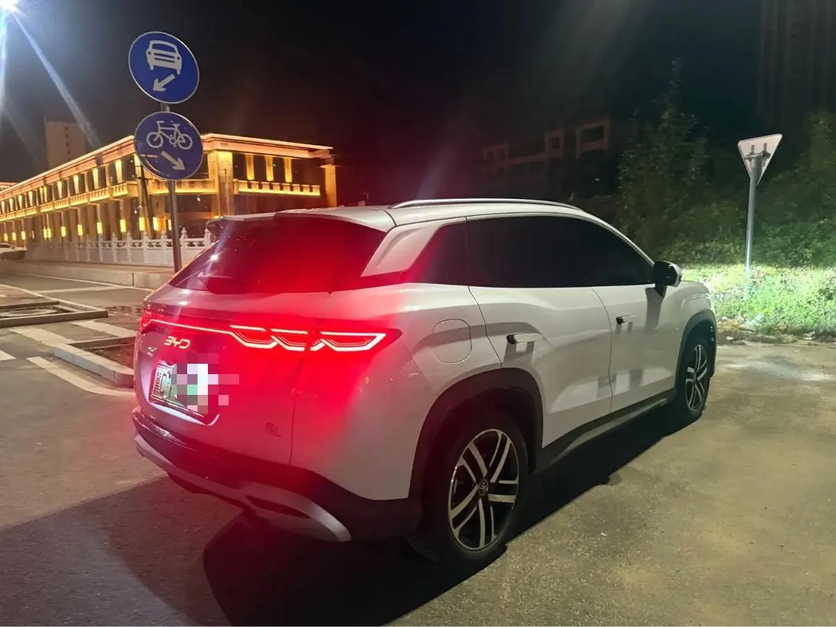 BYD 2024 Song L DM-i 1.5 Stepless 112km Exceed Automatic Transmission 4