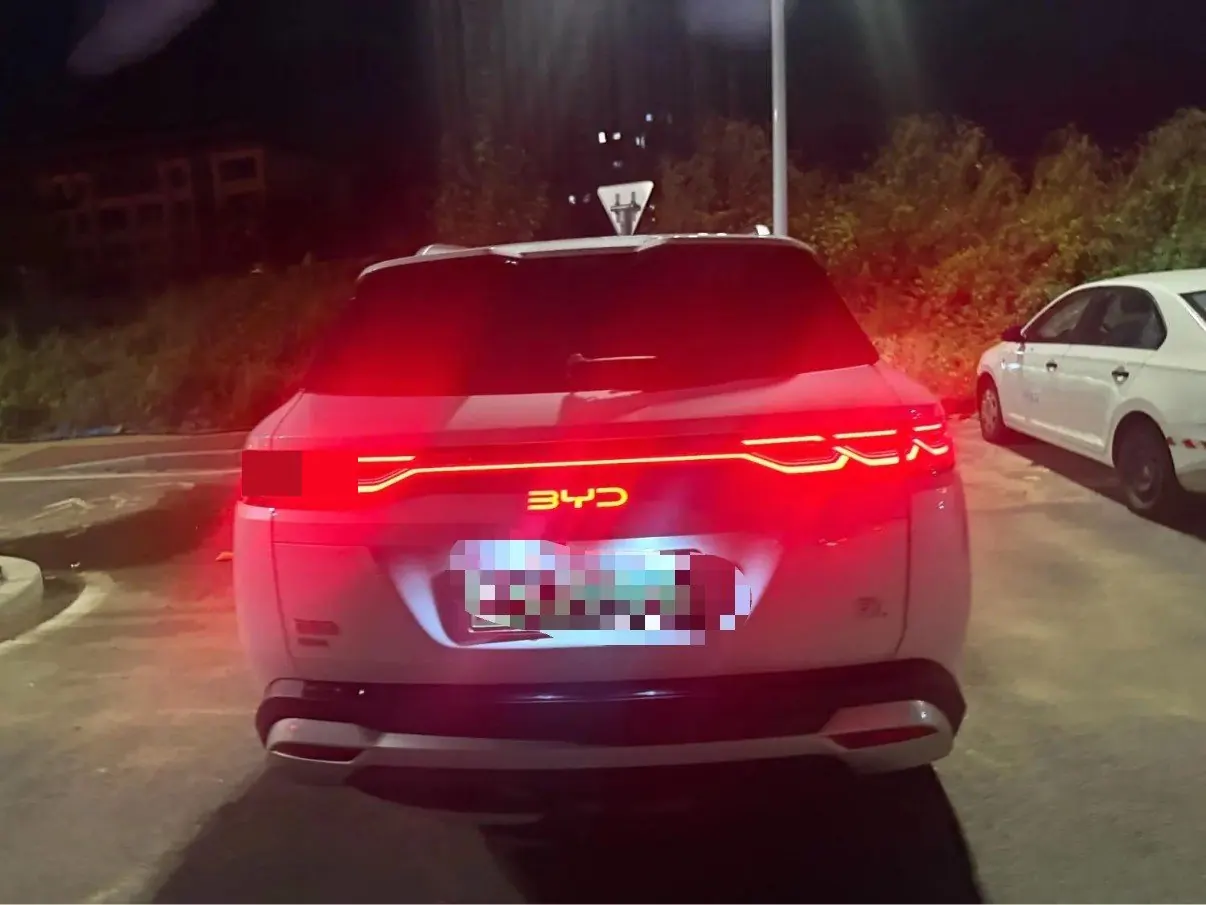 BYD 2024 Song L DM-i 1.5 Stepless 112km Exceed Automatic Transmission 5