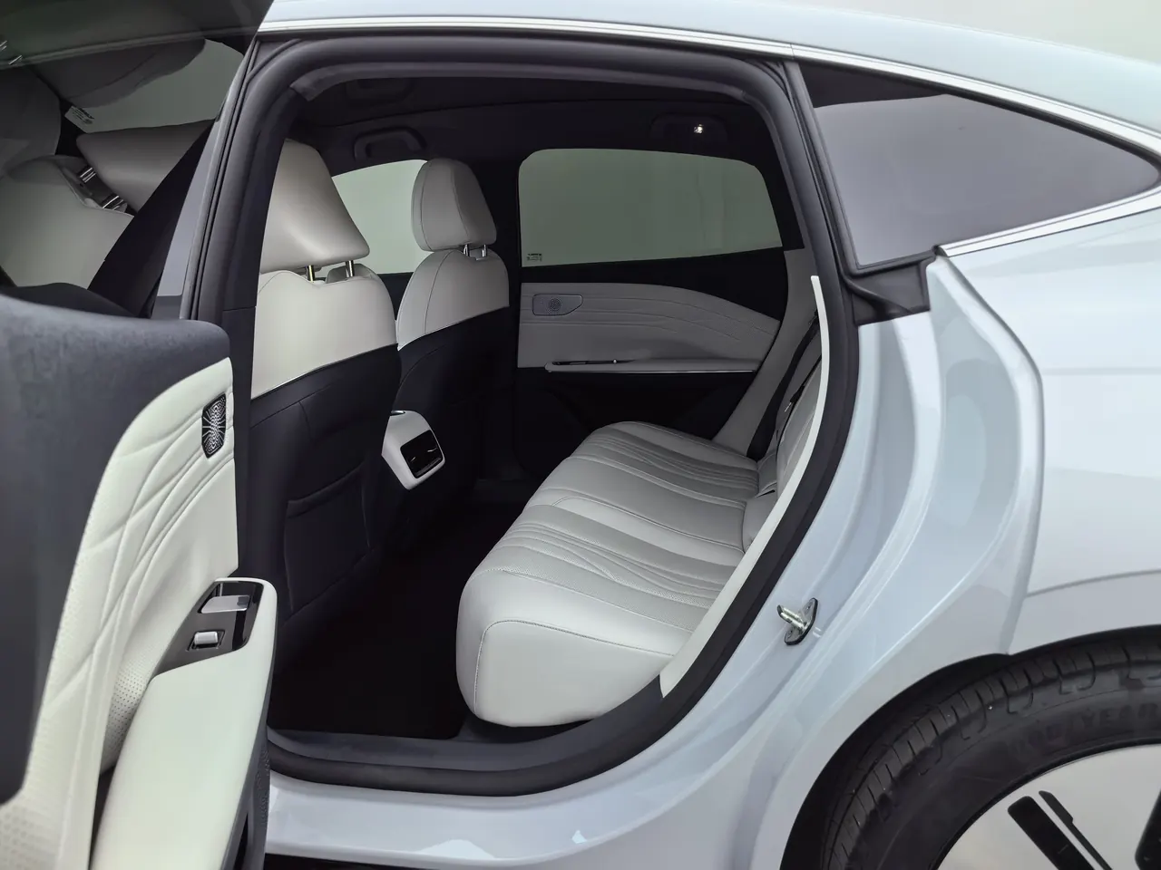 Geely Galaxy 2024 E 8 665km Starship Sailing Edition Automatic Gear 3