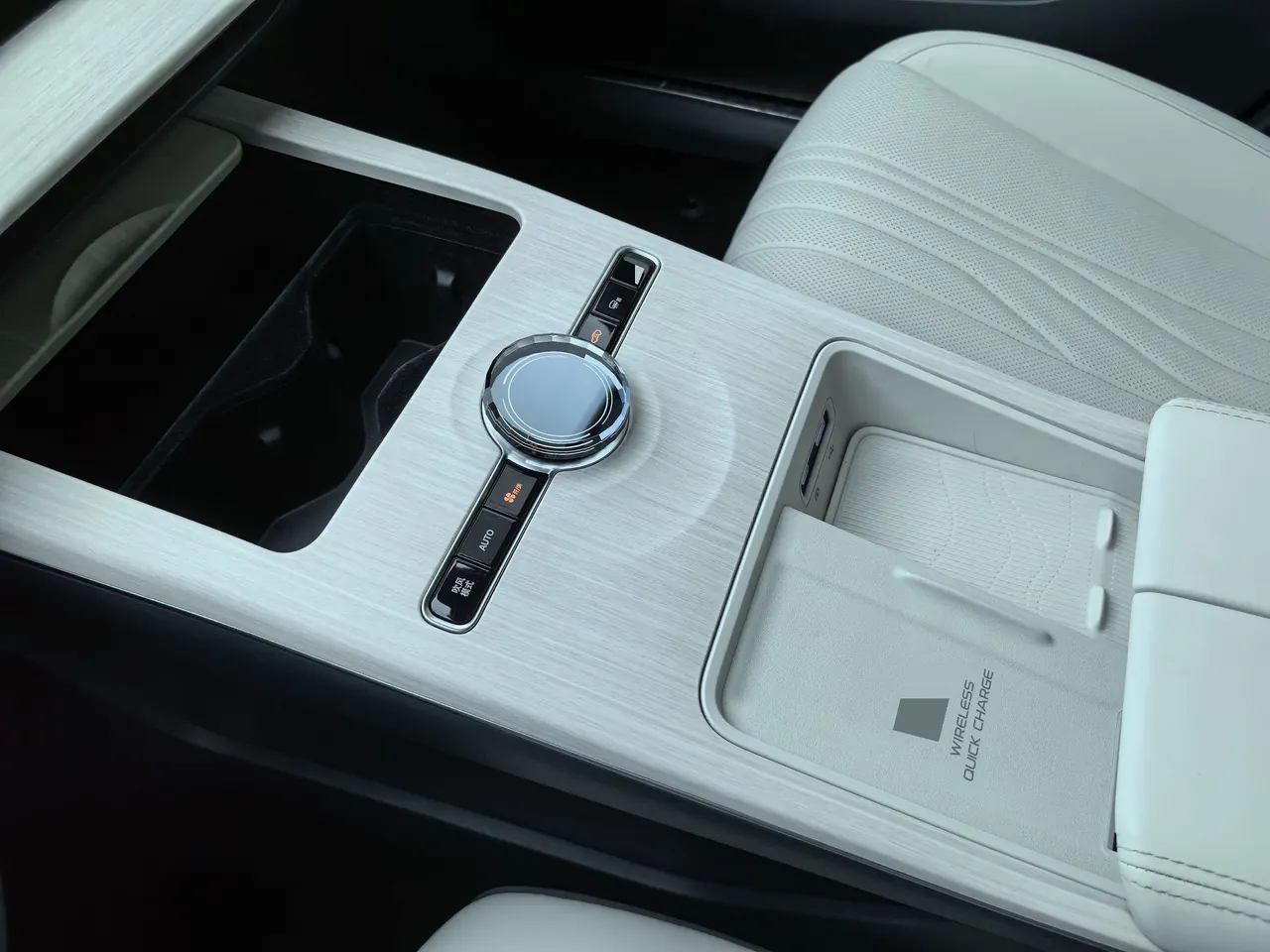 Geely Galaxy 2024 E 8 665km Starship Sailing Edition Automatic Gear 4