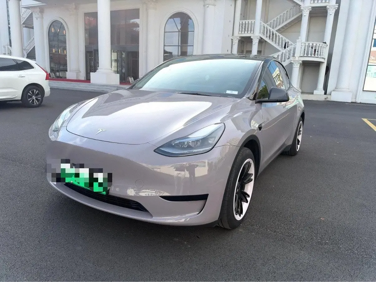 Open image lightbox: Tesla 2024 Model Y rear-wheel drive version automatic transmission