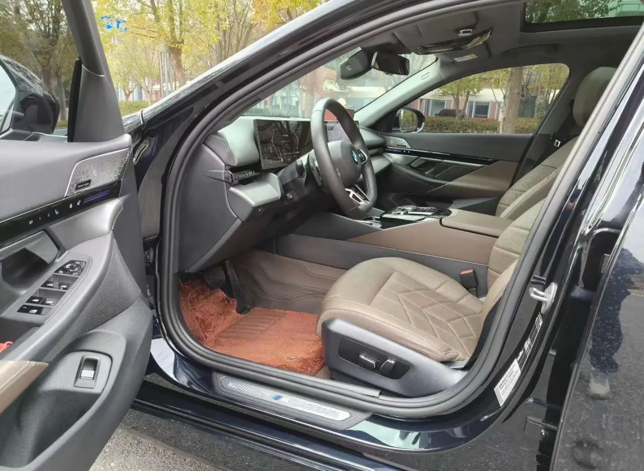 BMW 5 Series 2024 525Li 2.0T Luxury Suit Automatic Gear 3